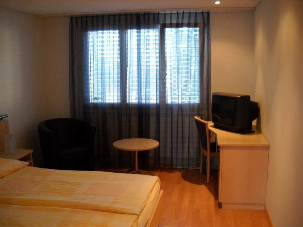 Hotel Flamatt Bagian luar foto